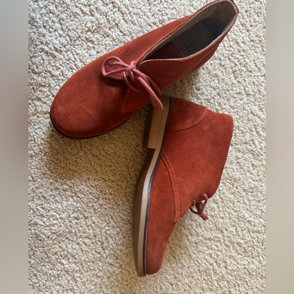 🧡 H.P. by Hush Puppies Moyen Orange Suede Booties – Size 7